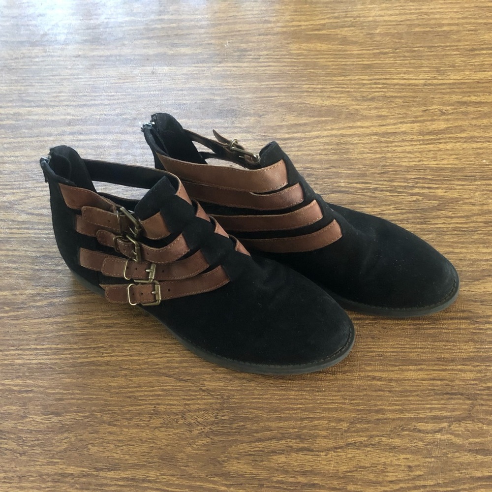 Bella Vita Black with Brown Straps Leather Booties
